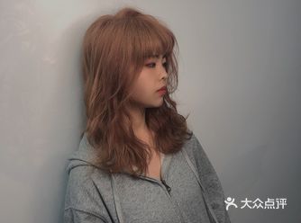 　　现在只要是染发颜色，基本没有哪个是不掉色的