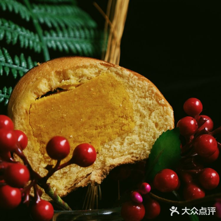 咸口叉烧特别香，黑芝麻咸奶酥上次吃觉得偏咸