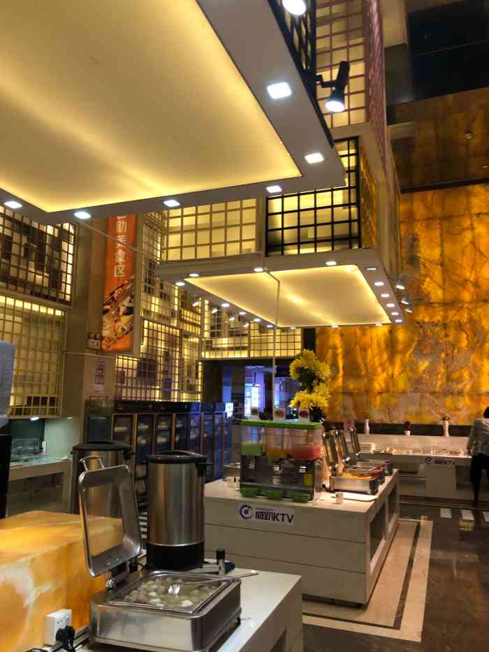 威趴ktv歌荟(南华店)-"音效不错,就是限时吃喝不好,望改进.