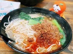 辣肉米线-金家小金碗云南过桥米线