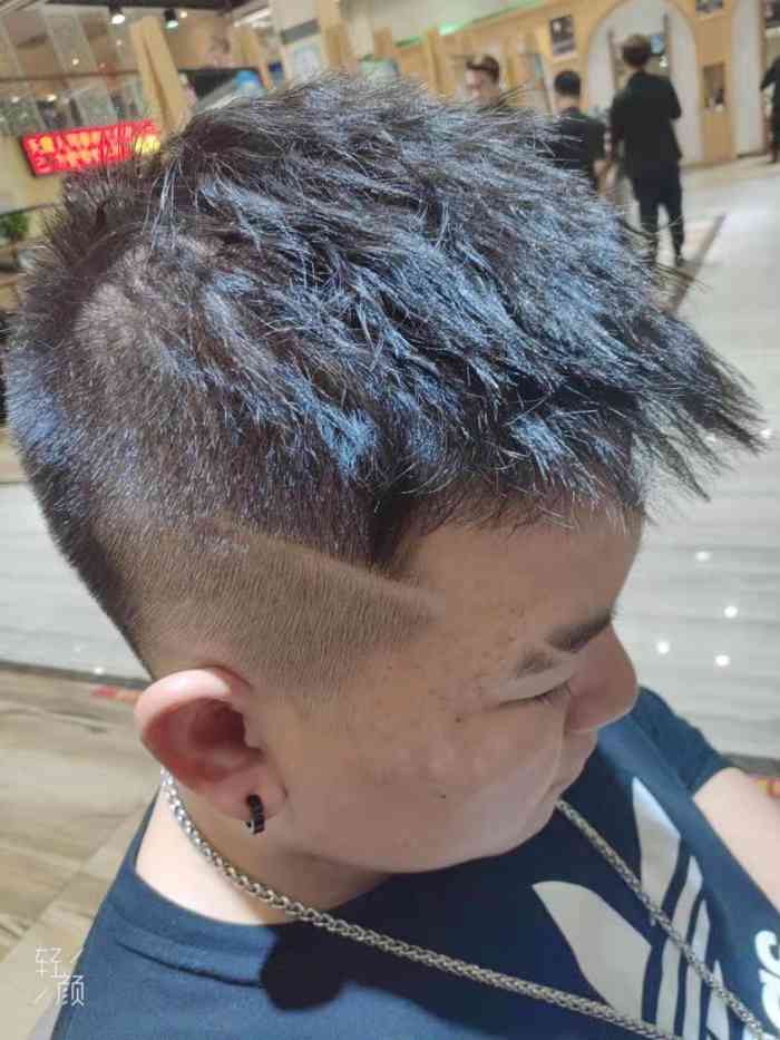 天鹰美容美发(天鹰五里牌旗舰店)-"【项目】剪发 染发这位老师会根据