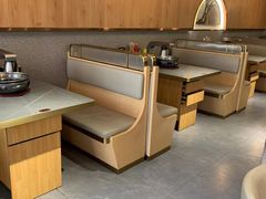 卡座-围炉肉舍•炭烤活鳗•丹东海鲜烤肉(步行街店)