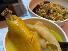 浓汤原只花胶鸡煲-鲜入围煮花胶鸡海鲜火锅