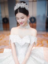 -派丽莫Pellimo原创设计婚纱品牌