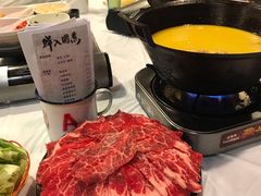 安格斯牛肉-鲜入围煮花胶鸡海鲜火锅