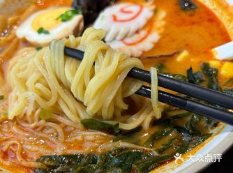 「北京荟聚」人可真是多，7点了各大餐厅还在等位