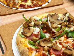 黑松露风味菌菇鸡肉比萨-达美乐比萨(商城路店)