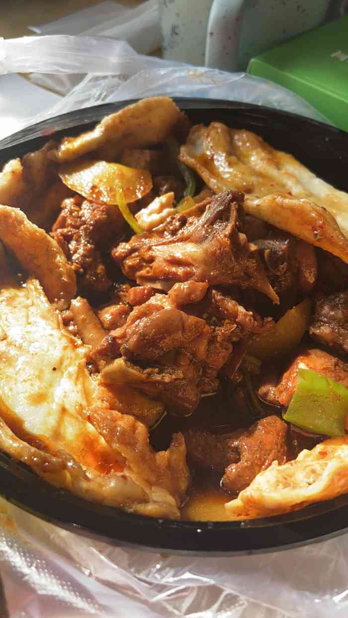 三毛地锅鸡贴饼-"家旁边的专做外卖的店,名字也换了,美团下.