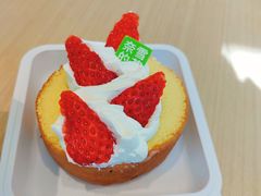 草莓女王卷-奈雪的茶(青岛卓悦里INTOWN店)