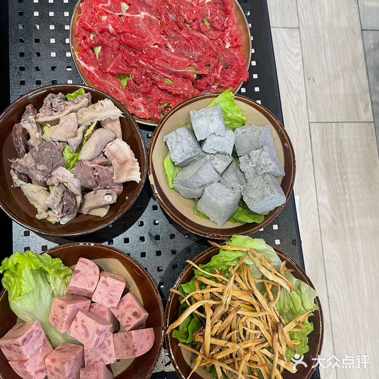 火锅翻腾，好运升腾[礼花]