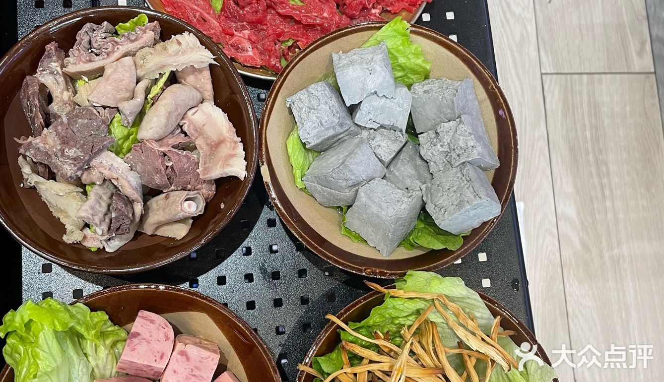 火锅翻腾，好运升腾[礼花]