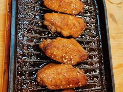 料理烤焦香翅中-老东镇啤酒屋海鲜加工·蒸汽海鲜·海鲜烧烤(台东店)