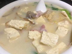 浓汤炖手工豆腐-渝信川菜 · 川味家常菜(长安店)