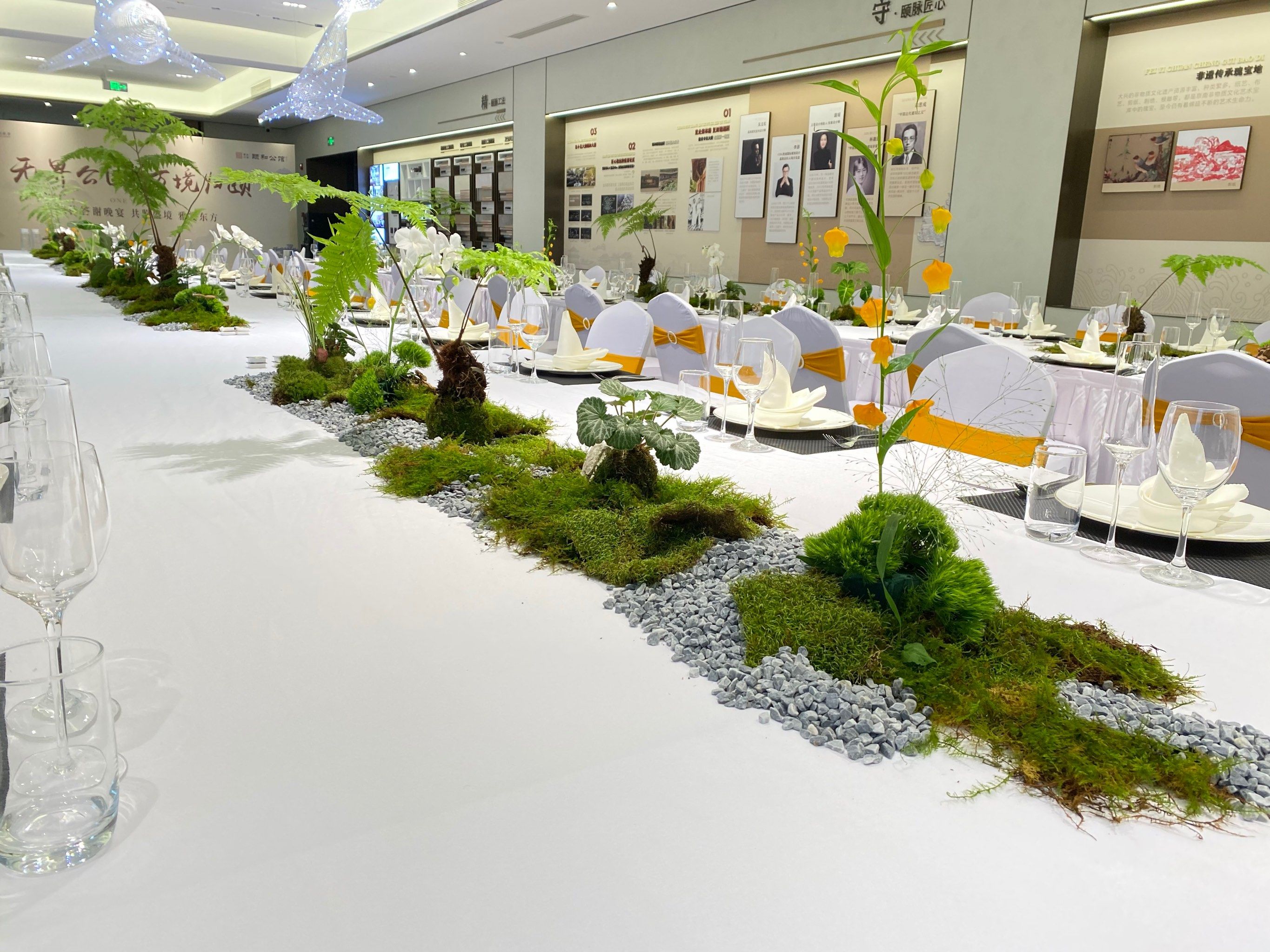 新中式晚宴餐桌花设计