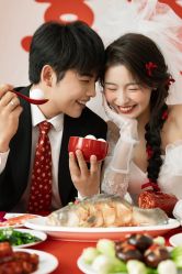 -喜爱高定婚纱摄影