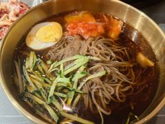 朝鲜冷面-围炉肉舍•炭烤活鳗•丹东海鲜烤肉(步行街店)