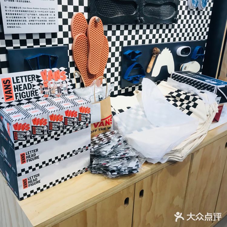 18日VANS棋盘格日免费帆布包三里屯领取攻略