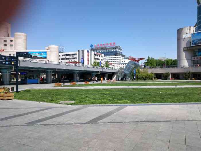 北京西站北广场,下沉广场