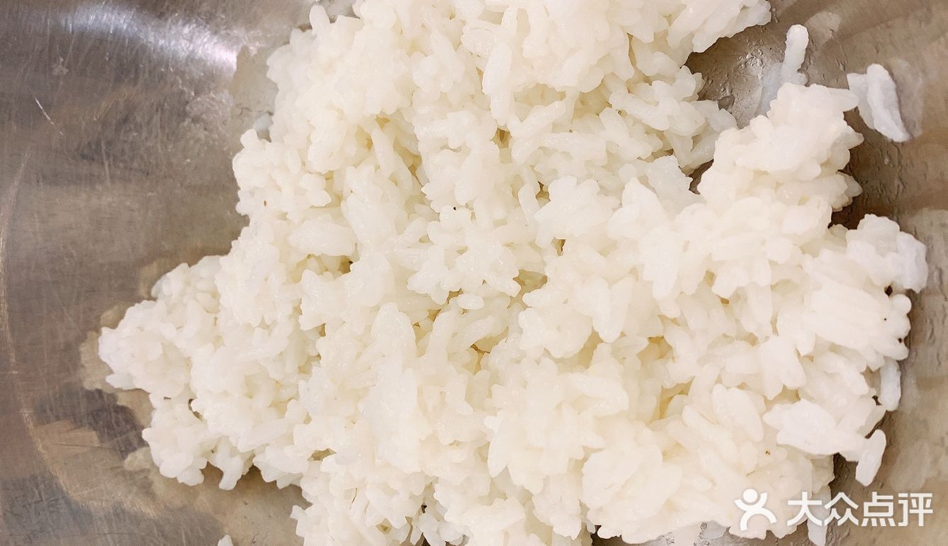 八百年不煮饭的我家为了做饭团特地煮了锅米饭
