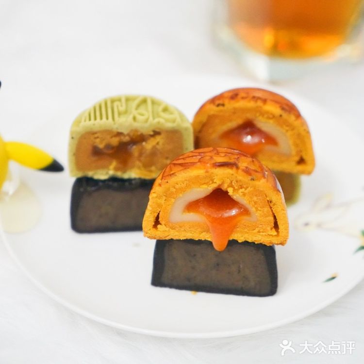 丹桂飘香月满溢，中秋佳节人团圆