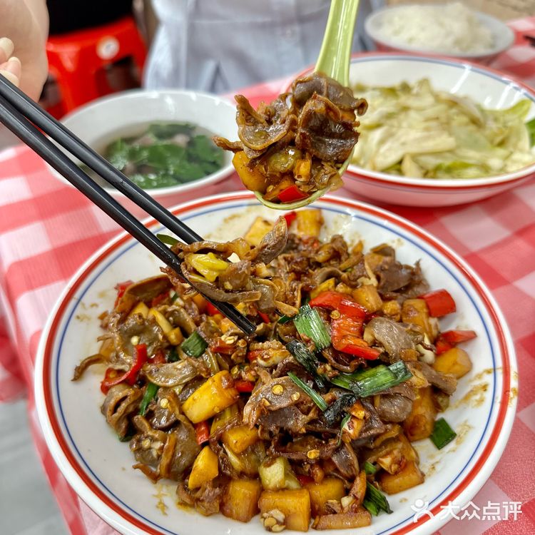 人均30+下饭菜！果然好吃的还得是这种小破馆