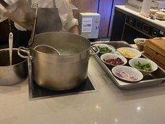 -飨食汇全日制餐厅·昆山皇冠假日酒店(九方店)