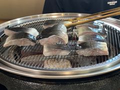 -围炉肉舍•炭烤活鳗•丹东海鲜烤肉(步行街店)