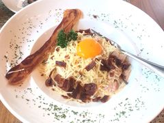 -Chom Cafe and Restaurant