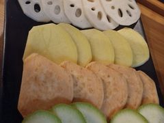 蔬菜拼盘-唯成•韩国炭火烤肉 유성고기