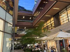 -瑞虹新天地月亮湾