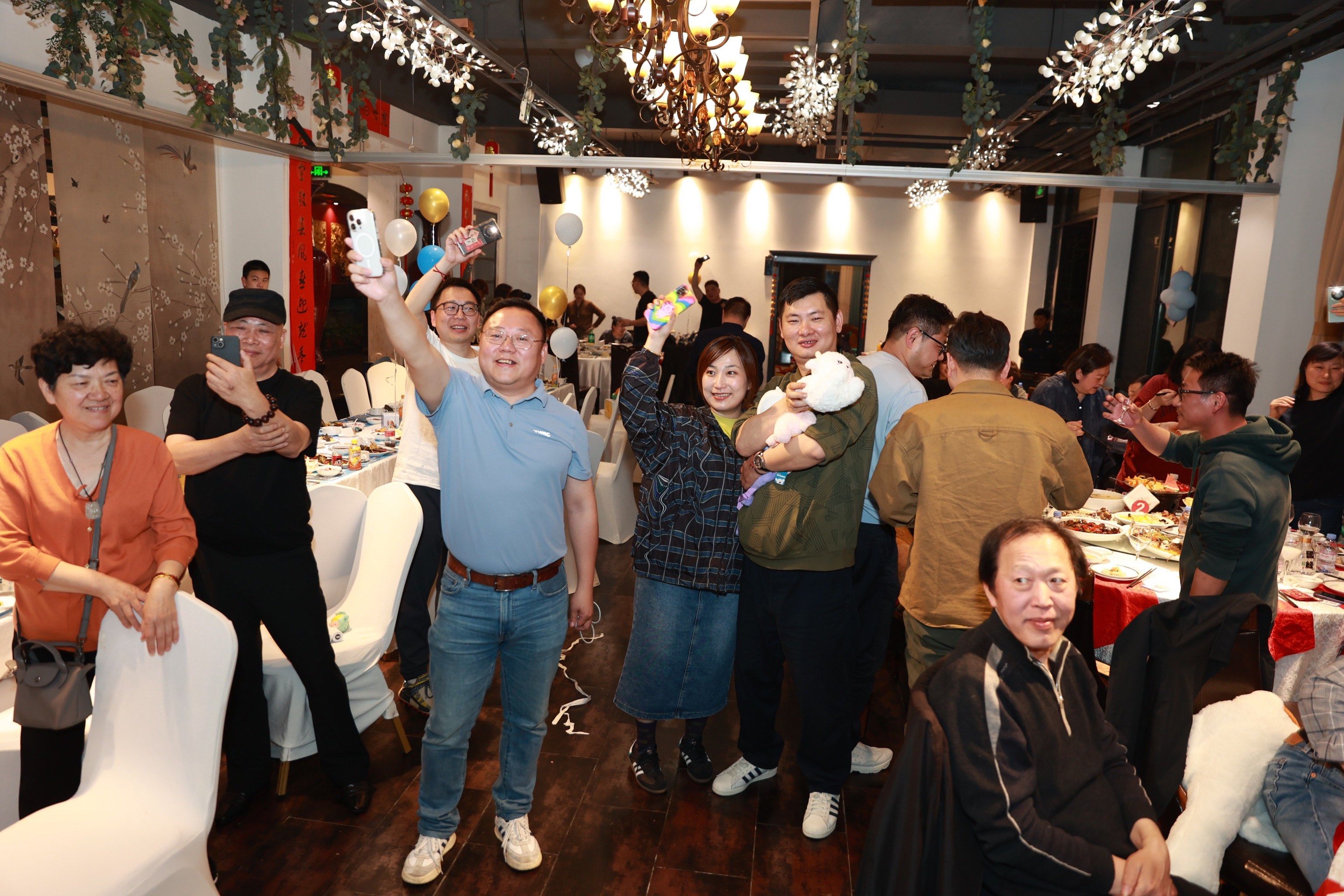 欢笑声中的家庭聚会