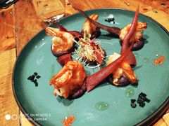 煎虾配紫薯泥薯片及姜味柠檬汁-AZUL by FUEL蓝色·法式酒馆(琶醍店)