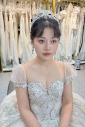 -现代经典婚纱摄影