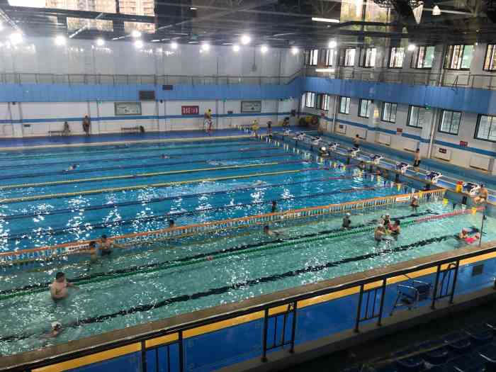 郡王府游泳馆-"国营游泳馆 一米四到两米逐渐深 泳道规范.