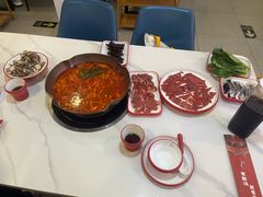 -毛辣果·贵州红酸汤牛肉火锅(西单店)