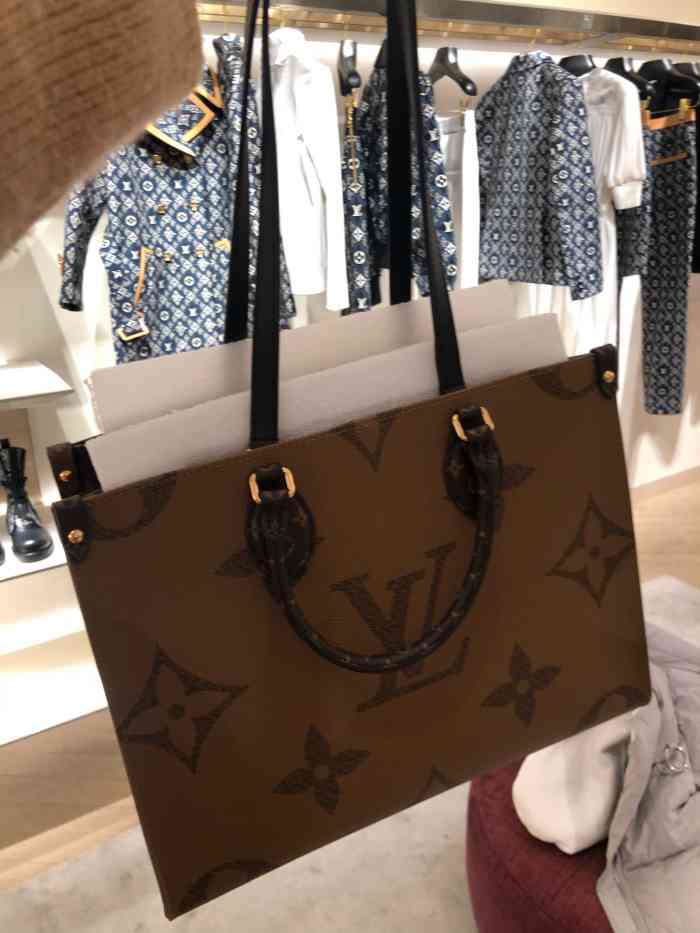 lv路易威登(国金中心店)-"最近不知道为什么突然就迷上了lv白色棋盘.