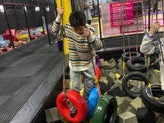 -嘿哟动霸CHUA·新潮玩运动娱乐中心·蹦床滑冰团建乐园