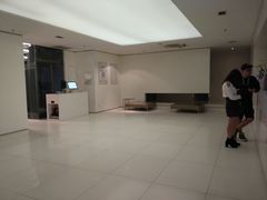 -卡罗酒店(东门晒布地铁站店)