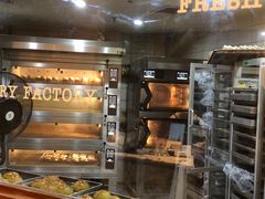 面包甜点陈列柜-WHEAT&BAKER-麥(凯德来福士店)