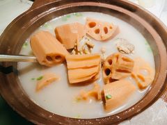 洪湖藕汤-小凤庭·地道湖北菜武昌鱼·铫子藕汤(黄鹤楼店)