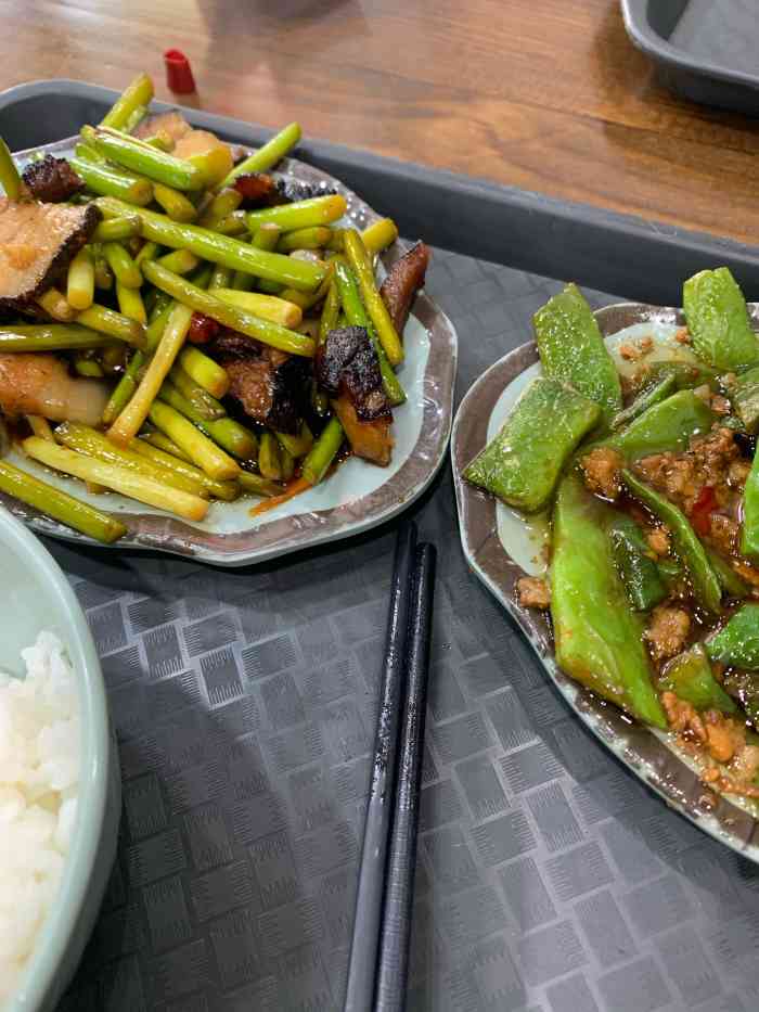 打分    /人 用餐还是比较快的,环境新装修了感觉