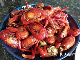 油焖大虾是许多吃货都非常热爱的美食
