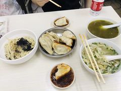 -黄阿姨锅贴大王(万航渡路店)