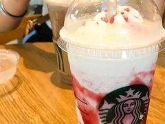 樱绽草莓茶拿铁CSGRTL-星巴克(北京王府井店)