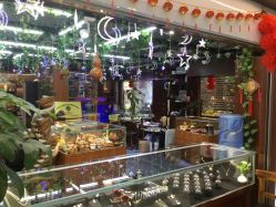 -灵彩珠宝(朗香街店)