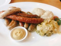 什锦香肠盘配德式酸菜、土豆泥-巴伐利亚啤酒坊(意式风情街店)