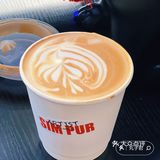 干杯热咖啡｜冬天早晨街角拉花冠军店里澳白和美式的温暖