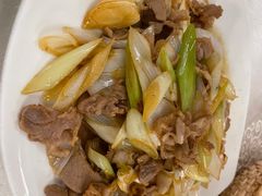 葱爆羊肉-那达慕蒙古风味酒楼