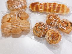 -新月蛋糕西点专卖店(大麦街店)
