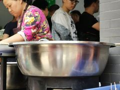 自助取餐区-何老二卤汁凉粉